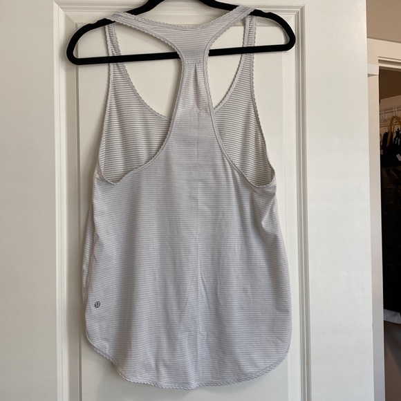 Lulu Lemon Reversible Flowy Tank - Picture 2 of 2